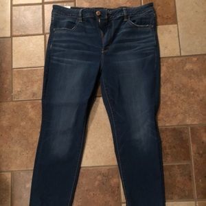 AMERICAN EAGLE HIGH RISE JEGGING CROP